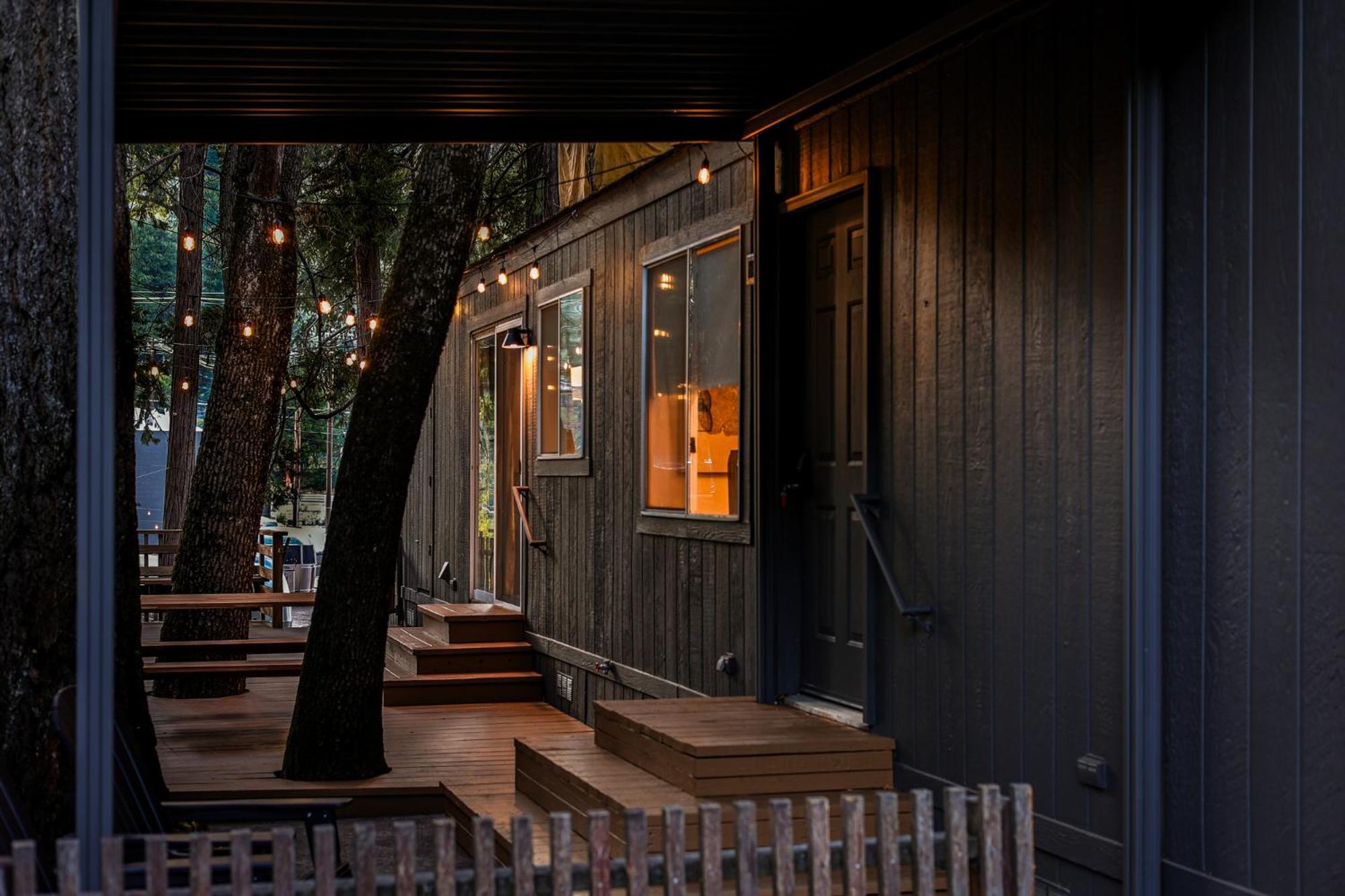Cave Springs Resort Dunsmuir Eksteriør billede