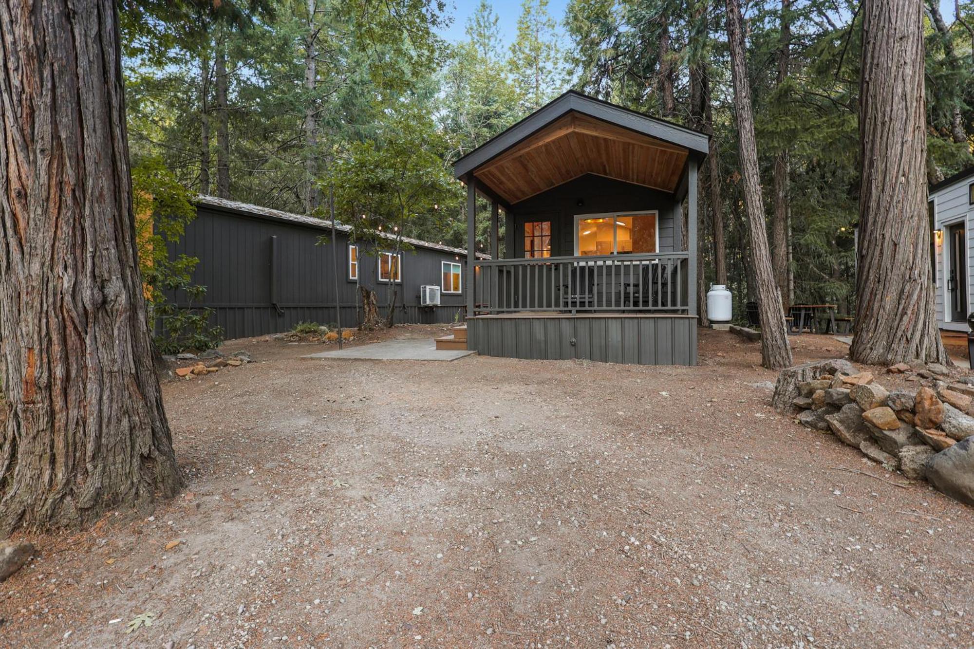 Cave Springs Resort Dunsmuir Eksteriør billede